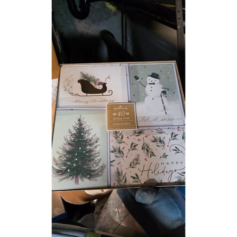 NIP Hallmark 40 Holiday Cards 4 Designs with Matching Self-Sealing Envelopes